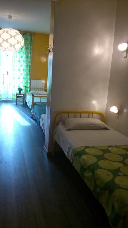 Los Amigos Hostel Madrid Phòng bức ảnh
